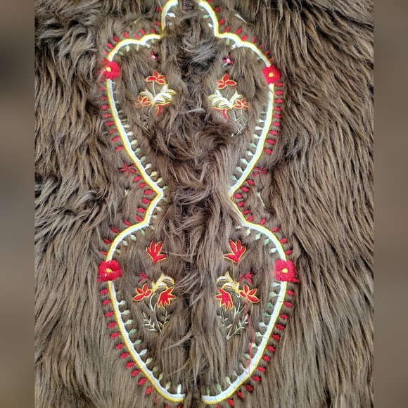 PAPARAZZI By Biz Faux Suede Embroidered Sherpa Fur Lined Vest Jacket SZ Large - Picture 7 of 14